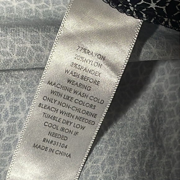 Kim Rogers Geometric Print Stretch Pull On Bermuda Shorts Size 14 - Picture 6 of 6